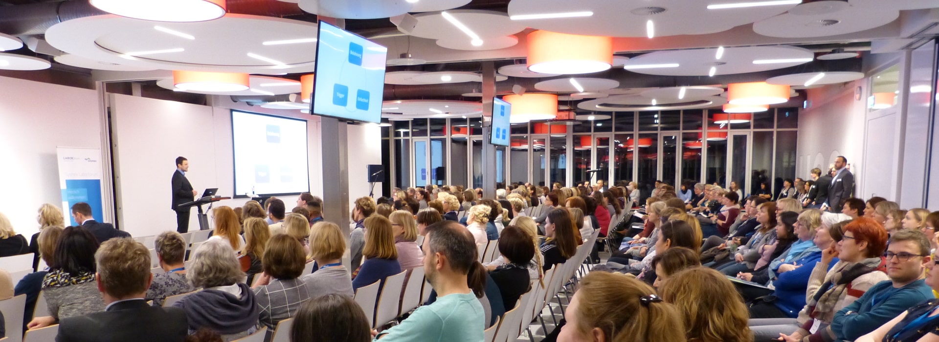 Hendrik Wahler spricht vor Publikum