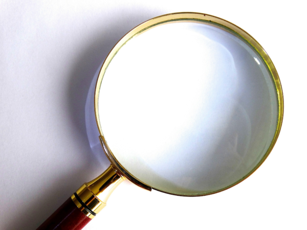 magnifying-glass-450691_1920 selbsttäuschung spurensuche